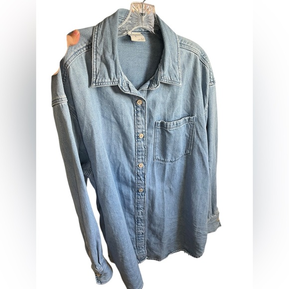ARIE Oversized Denim Shacket Faded Chambray color Medium - Picture 3 of 9